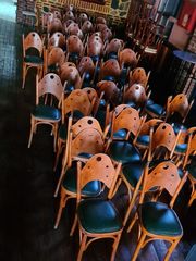 80 ξύλινες καρέκλες  κεραμιδί