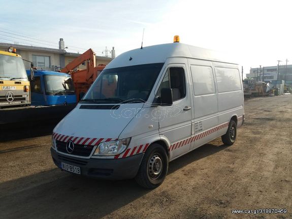 Mercedes-Benz '05 SPRINTER 211