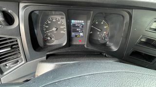 Mercedes-Benz 2014 1845-thumb-8