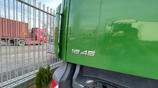 Mercedes-Benz 2014 1845-thumb-1