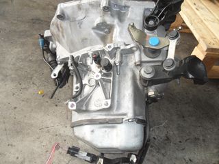ΚΙΒΩΤΙΟ ΤΑΧΥΤΗΤΩΝ PEUGEOT 208 1.6 HDi start-stop -thumb-1