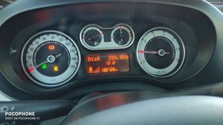 Fiat 500L 2013-thumb-8