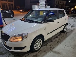 Skoda Fabia 2014-thumb-1