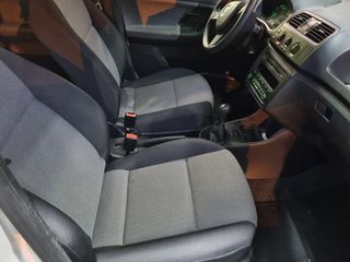Skoda Fabia 2014-thumb-2