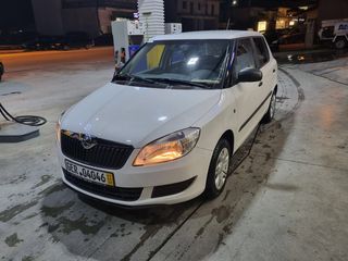 Skoda Fabia 2014-thumb-3