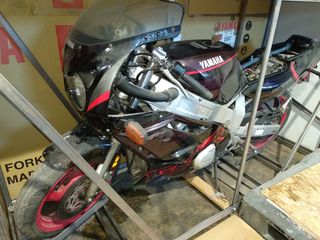 Ανταλλακτικα κομματι κομματι απο YAMAHA FZR 600 (Spare parts)