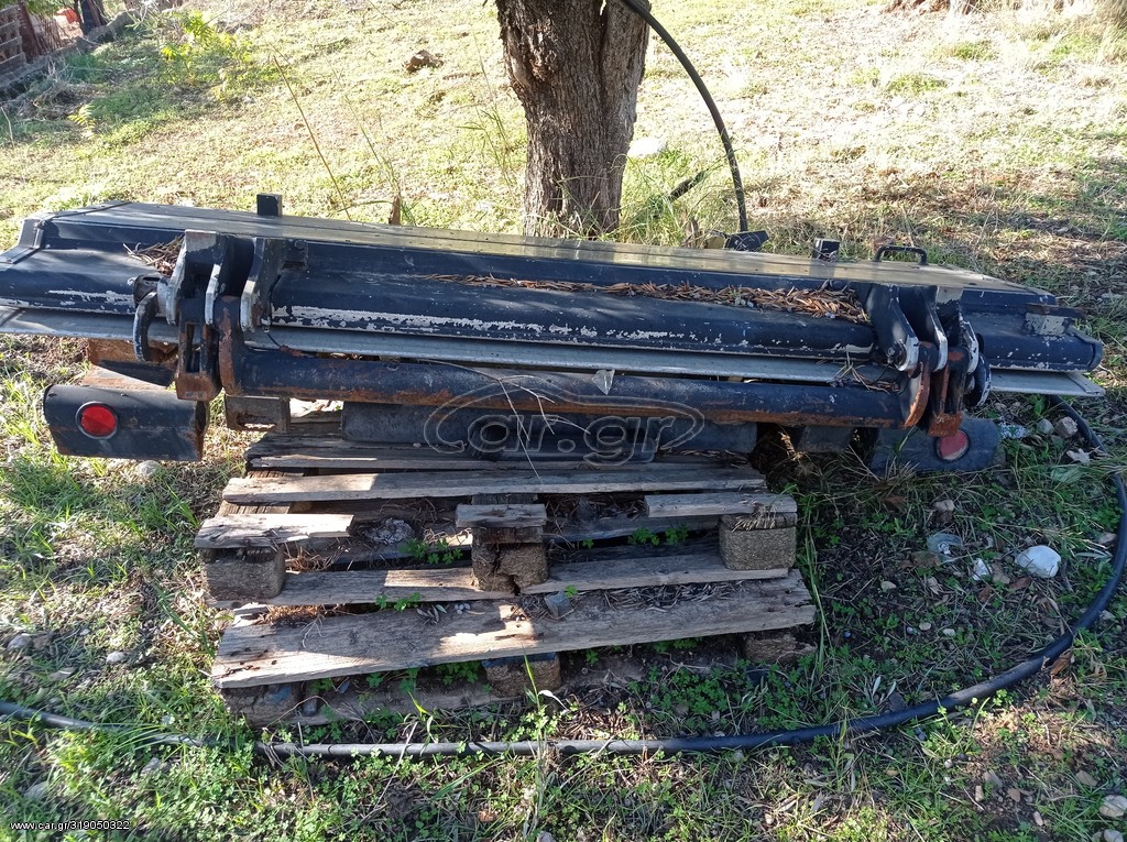 Υδραυλική πόρτα 