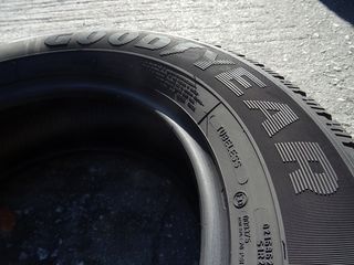 2TMX 235-65-16C GOODYEAR CARGO VECTOR -thumb-2