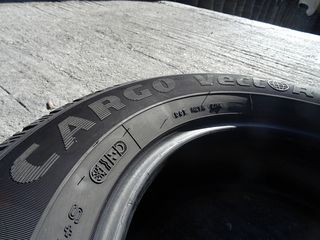2TMX 235-65-16C GOODYEAR CARGO VECTOR -thumb-3