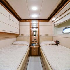 Ferretti 2006 881-thumb-6