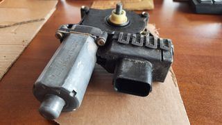 ΜΟΤΕΡ ΗΛΕΚΤΡΙΚΩΝ ΠΑΡΑΘΥΡΩΝ FORD FOCUS SEDAN ΕΜΠΡΟΣ ΑΡΙΣΤΕΡΟ 8PIΝ 0130821756