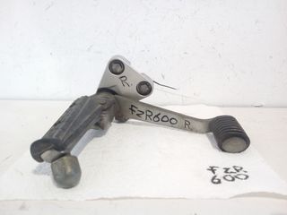 Βάση Μαρσπιέ δεξιά με πετάλ από YAMAHA FZR600 (Right footrest with brake pedal)