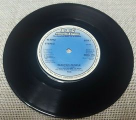 Fox (3) – Electro People  7' UK 1981'-thumb-2