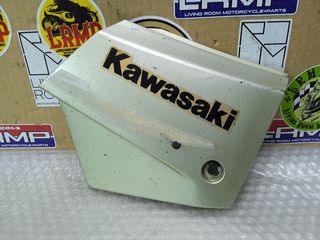 Kawasaki KAZE R μεσαίο δεξί καπάκι 
