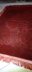 τραπεζομάντηλο τετράγωνο  βελούδινο κόκκινο φωτια.με κρόσσια ολοκαίνουργιο εποχής 1960 από το σεντούκι της γιαγιάς με ανάγλυφο σχέδιο   διαστάσεις 1.70 Χ 1.70