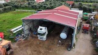 Μεταλλικό κτίριο 8ετιας επιφάνειας 15μ*15μ ( 225 τ.μ. )