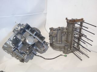 Καρτερ με χαρτια απο 3UU YAMAHA FZR 600 (Engine blocks)