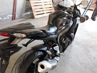 Suzuki GSX-R 600  '13-thumb-1