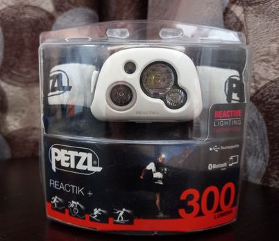 Φακός κεφαλής PETZL Reactik+