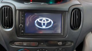 Toyota Yaris Verso κατασκευή πλαισίου για οθόνη Android Target Acoustics by dousissound