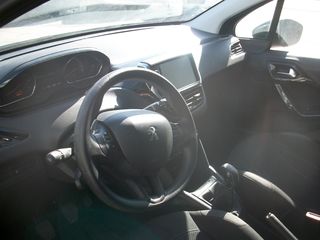 Peugeot 208 2015-thumb-1