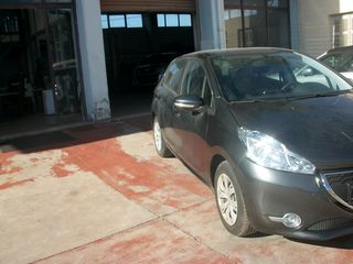 Peugeot 208 2015-thumb-4