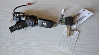 Κλειδαριά μίζας με δυο κλειδιά από Peugeot 207 2006-2012