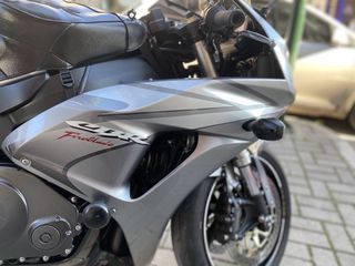 Honda CBR 1000RR 2007-thumb-11
