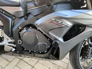 Honda CBR 1000RR 2007-thumb-7