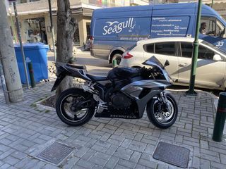 Honda CBR 1000RR 2007-thumb-16