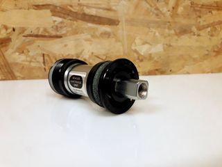 Μεσαία τριβή Shimano BB-UN72 70mm 107.0mm Italian Square Taper-thumb-2