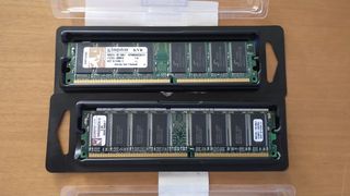2 μνήμες DDR Kingston 1G,512MB SDRAM DDR400MHz.
