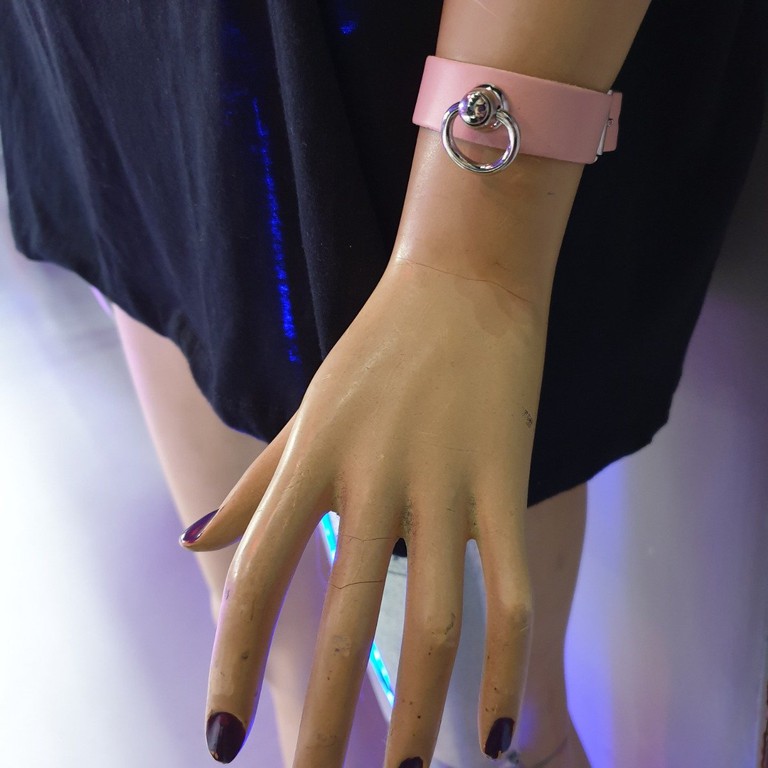 HANDMADE  SMALL RING LEATHER WRISTBAND - PINK