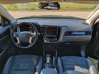 Mitsubishi Plug-in Hybrid Outlander 2016-thumb-13