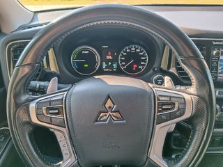 Mitsubishi Plug-in Hybrid Outlander 2016-thumb-15