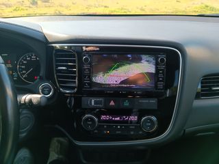 Mitsubishi Plug-in Hybrid Outlander 2016-thumb-16