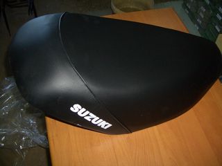 ΣΕΛΑ SUZUKI AD 50 ΓΝΗΣΙΑ ΜΑΥΡΗ 