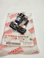 Κλειδαριά Πίσω Σέλας Yamaha Crypton 115 Γνήσιο