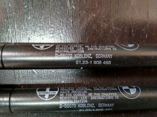 Αμορτισέρ εμπρός καπό (2) BMW E32-thumb-1