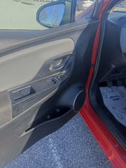 Toyota Yaris 2016-thumb-12