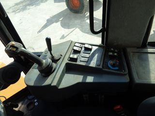 Φορτωτής Με Λάστιχα CAT 2011 938H-thumb-22