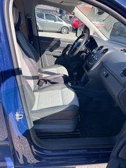 Volkswagen Caddy 2011-thumb-20