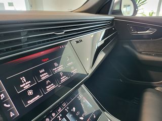 Audi SQ8 2020-thumb-15