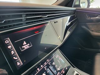 Audi SQ8 2020-thumb-16