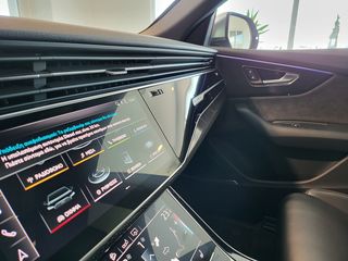 Audi SQ8 2020-thumb-17