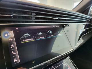Audi SQ8 2020-thumb-19