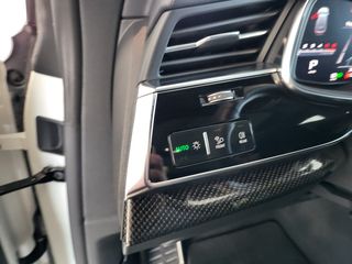 Audi SQ8 2020-thumb-21