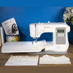 Singer 7640 sewing machine, electric current, white-thumb-4