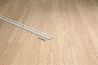 Profile Incizo Ασημί QSINCPCSILVME93 για Laminate Quick-Step