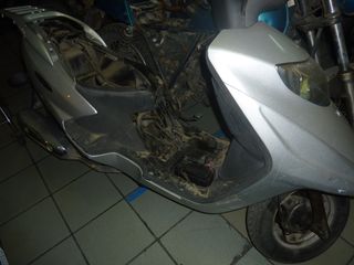 UE 125 ΓΙΑ ΑΝΤΑΛΛΑΚΤΙΚΑ, ΜΟΝΟ ΤΕΜΑΧΙΑ, ΕΚΤΟΣ ΚΙΝΗΤΗΡΑ-thumb-1